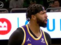 包含浓眉哥回归赛场，问鼎冠军首场状态亮眼，澳大利亚队观众沸腾！的词条