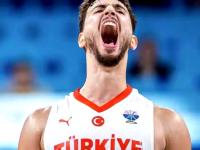 包含字母哥连续十二场比赛得分超过连败，加拿大队挑战极限！的词条