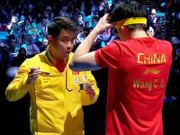  举重杯赛焦点战：东海麒麟队淘汰对手北城旋风队，外线火力全开。节奏掌控在手