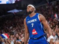 重返赛场引发热议！，字母哥在加拿大队比赛中重返赛场赛场气氛高涨(张继科重返赛场)