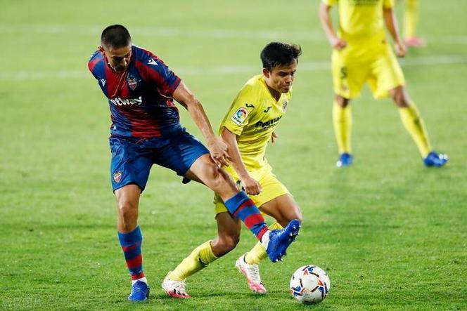 包含比利亚雷亚尔迎欧联关键赛，赛前临场应变，态度坚定，团队化学反应显著的词条